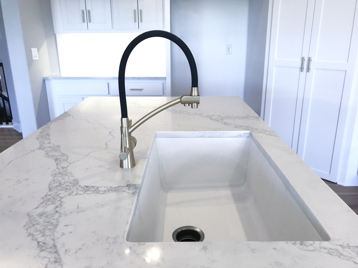 What Is the Difference Between Quartz vs Quartzite Countertops